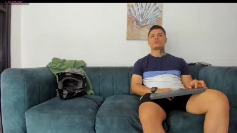 Snapshot of straight__friends chatting on 15, 10, 2025 straight__friends online show from 15, 10, 2025