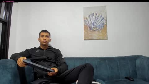 Snapshot of straight__friends chatting on 7, 11, 2025 straight__friends online show from 7, 11, 2025