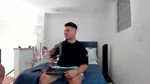 Snapshot of straight__friends chatting on 20, 11, 2025 straight__friends online show from 20, 11, 2025