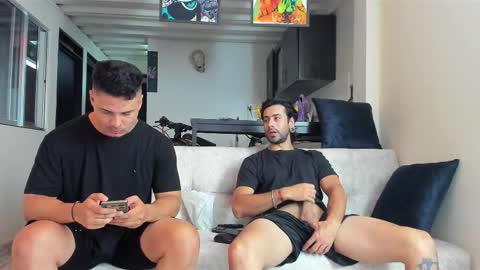 Snapshot of straight__friends chatting on 21, 11, 2025 straight__friends online show from 21, 11, 2025