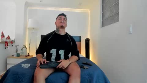 Snapshot of straight__friends chatting on 22, 11, 2025 straight__friends online show from 22, 11, 2025