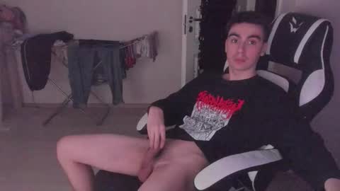 Snapshot of stralght_twinks chatting on 7, 10, 2025 Ray online show from 7, 10, 2025