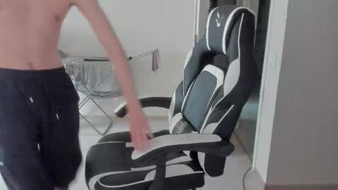 Snapshot of stralght_twinks chatting on 21, 10, 2025 Ray online show from 21, 10, 2025