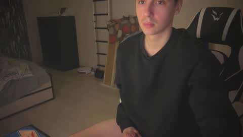 Snapshot of stralght_twinks chatting on 6, 11, 2025 Ray online show from 6, 11, 2025