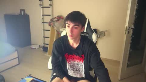 Snapshot of stralght_twinks chatting on 3, 12, 2025 Ray online show from 3, 12, 2025