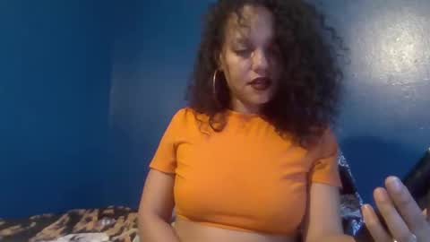 Snapshot of strawberriesxstraps chatting on 1, 12, 2025 Strawberries X Straps online show from 1, 12, 2025