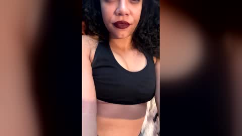 Snapshot of strawberriesxstraps chatting on 17, 12, 2025 Strawberries X Straps online show from 17, 12, 2025