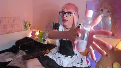 Snapshot of strawberry_kitty_ chatting on 6, 11, 2025 strawberry_kitty_ online show from 6, 11, 2025