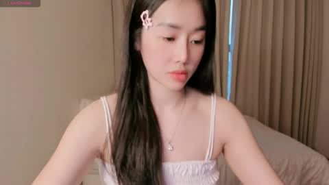 strawberry_loveee online show from 11, 10, 2025
