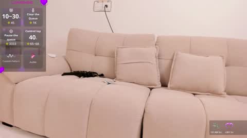 strawberry_ni09 online show from 4, 11, 2025