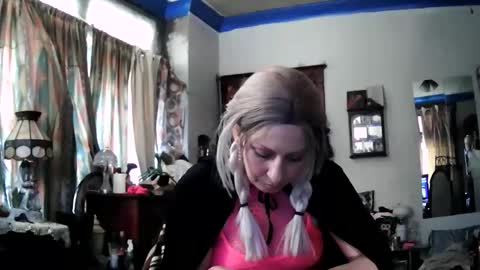 strawberrycream100 online show from 14, 2, 2026