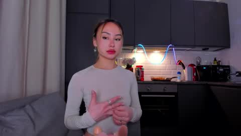 Snapshot of strawberrypie99 chatting on 27, 11, 2025 Tati and Lola online show from 27, 11, 2025