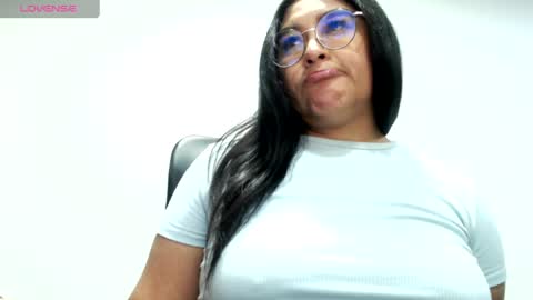 strawlux online show from 14, 4, 2026