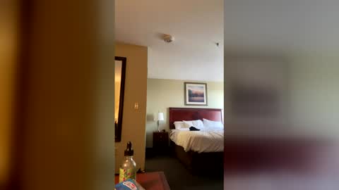 Snapshot of strokeherpokeher chatting on 18, 12, 2025 strokeherpokeher online show from 18, 12, 2025