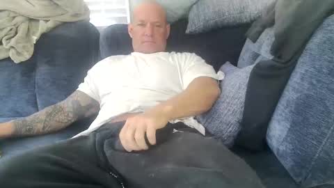 Snapshot of strongandhard073 chatting on 2, 11, 2025 StrongAndHard online show from 2, 11, 2025