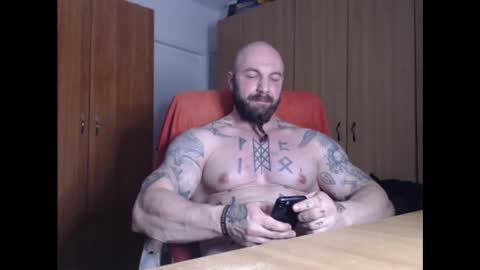 Snapshot of strongivan chatting on 6, 1, 2025 StrongIvan online show from 6, 1, 2025