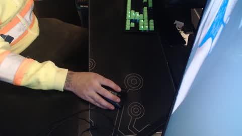 stud69861714 online show from 17, 9, 2025