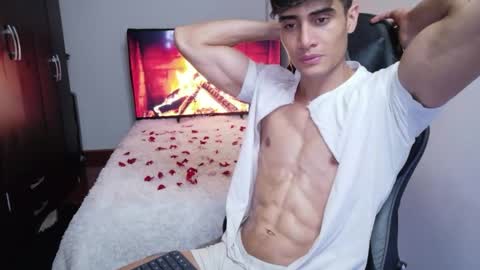 stylish man online show from 21, 5, 2026