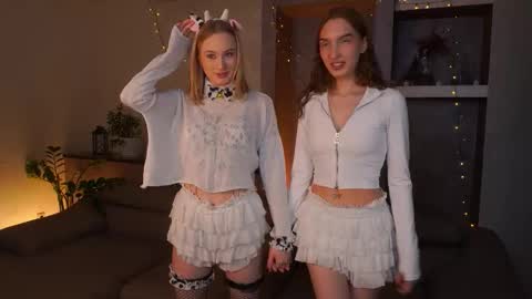 Snapshot of suannedoriean chatting on 9, 11, 2025 Mure online show from 9, 11, 2025