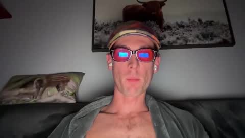 Snapshot of suavedailly chatting on 17, 11, 2025 suavedailly online show from 17, 11, 2025