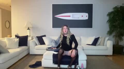 Snapshot of submiss14 chatting on 11, 11, 2025 Sissy Isabella online show from 11, 11, 2025
