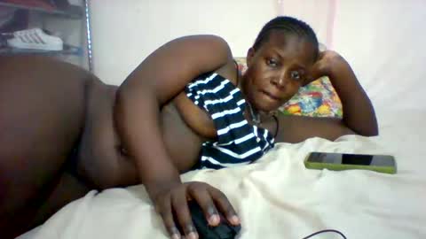 Snapshot of submissive_slut001 chatting on 14, 11, 2025 submissive_slut001 online show from 14, 11, 2025