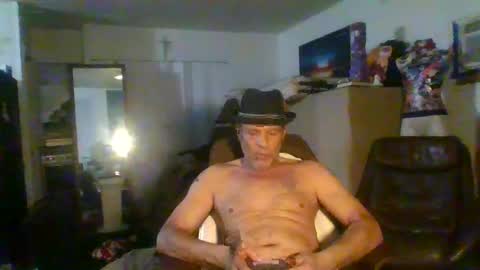 SUCKITU812 online show from 5, 2, 2025