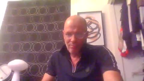 SUCKITU812 online show from 21, 12, 2025