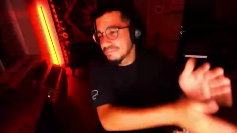 Snapshot of suckmyshroom22 chatting on 29, 10, 2025 Mario online show from 29, 10, 2025