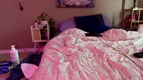 Snapshot of suckmythong410104 chatting on 15, 12, 2024 SaraSabeen online show from 15, 12, 2024