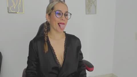 sugar_milff online show from 23, 9, 2025