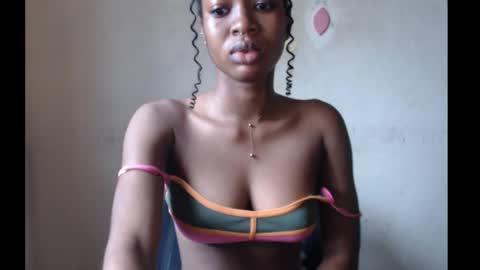 Bella online show from 5, 10, 2025