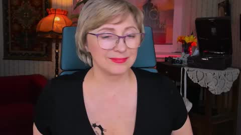 Vivien online show from 6, 3, 2025