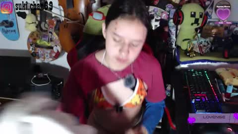 Snapshot of sukichan_ chatting on 6, 11, 2025 Sukylee online show from 6, 11, 2025