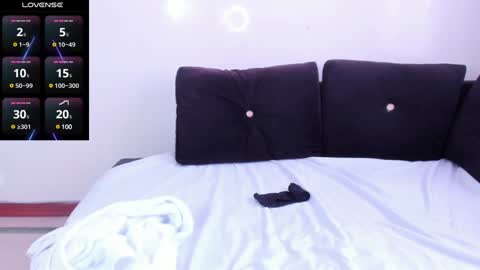 Nicolle  online show from 3, 1, 2025