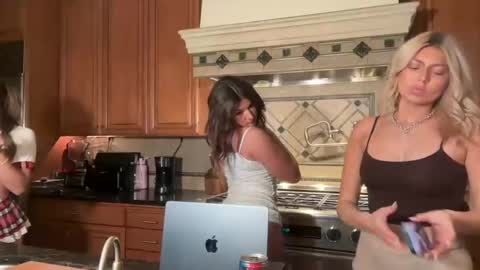 summerclarke2 online show from 7, 10, 2025