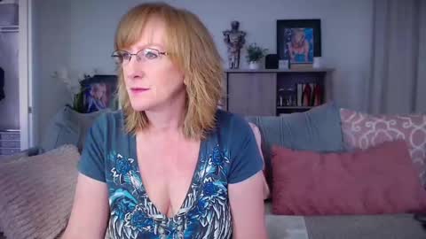 SummerKnightzzz online show from 6, 4, 2026