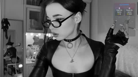 Miss Nelly online show from 3, 1, 2025