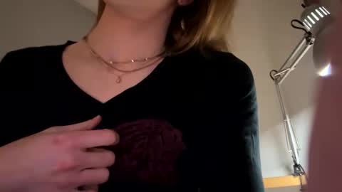 sunfun1992 online show from 12, 1, 2025