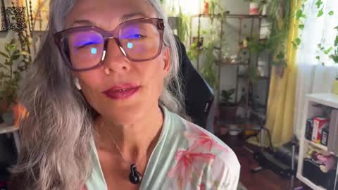 Hi Im Sunnie - Next show Friday August 1 online show from 9, 9, 2025