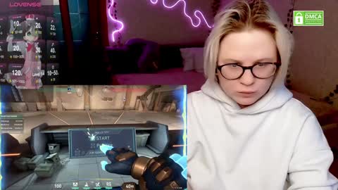 Snapshot of sunny_mood chatting on 6, 2, 2025 sunny mood online show from 6, 2, 2025