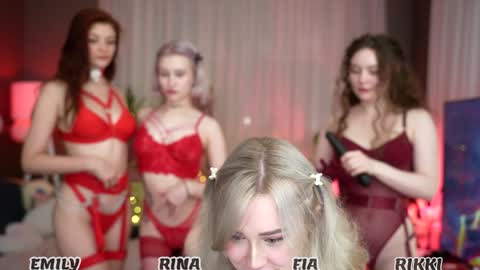 Snapshot of sunnyfia chatting on 19, 9, 2025 Fia - TG - Mia - Alice - online show from 19, 9, 2025