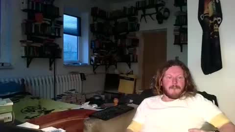 Snapshot of sunr1sa chatting on 5, 12, 2025 sunr1sa online show from 5, 12, 2025