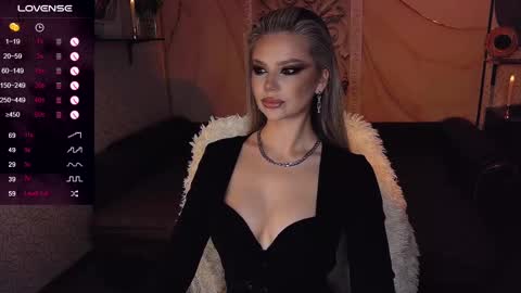 Snapshot of sunshine_vibes chatting on 28, 2, 2025 Mistress Molly online show from 28, 2, 2025