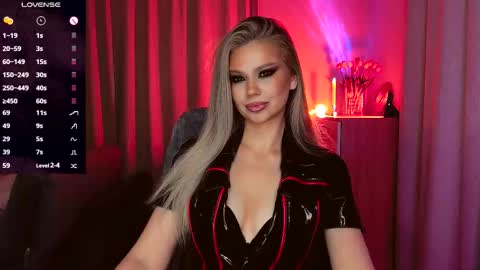 Snapshot of sunshine_vibes chatting on 14, 10, 2025 Mistress Molly online show from 14, 10, 2025