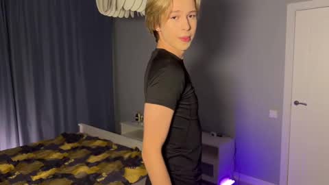 Snapshot of sunshinealex chatting on 4, 3, 2025 sunshinealex online show from 4, 3, 2025