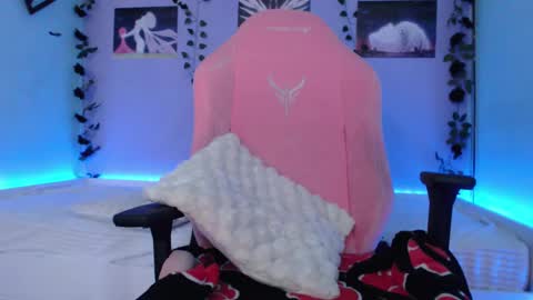 Snapshot of superbdolls chatting on 20, 2, 2025 Milana Scarlett online show from 20, 2, 2025