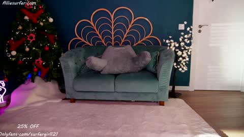 Snapshot of surfergirl121 chatting on 21, 12, 2024 Allie online show from 21, 12, 2024