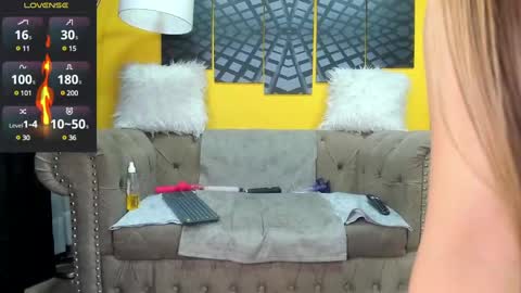 Snapshot of susanslim chatting on 12, 3, 2025 susanslim online show from 12, 3, 2025