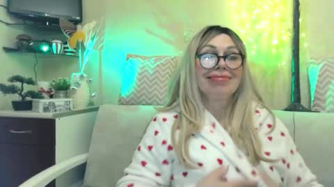 Snapshot of susiexnoreen chatting on 8, 2, 2026 SusiexNoreen online show from 8, 2, 2026